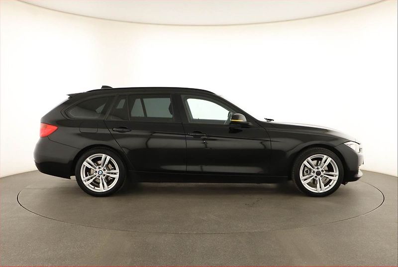 BMW Řada 3 (2014) 320 d xDrive, 4X4, Navi - fotka 6 z 20