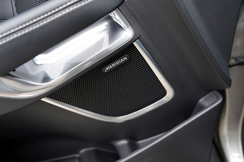 Jaguar E-Pace D200 4WD R-Dynamic/Aut/LED/fac - fotka 19 z 48