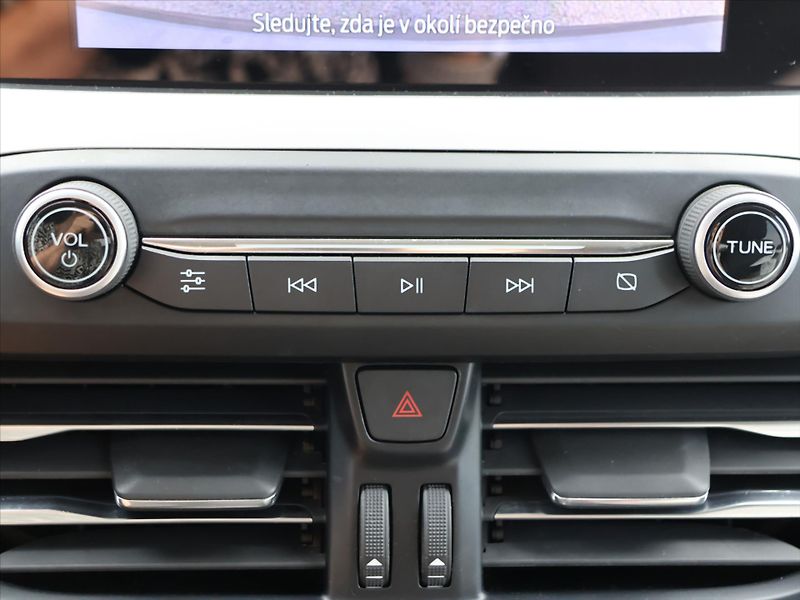 Ford Focus 1,0 EB 92kW EDIT Aut.klima Nav - fotka 25 z 37
