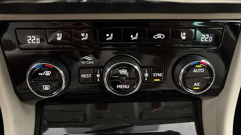 Škoda Superb 2.0 TDI DSG 4x4 L&K - fotka 13 z 31