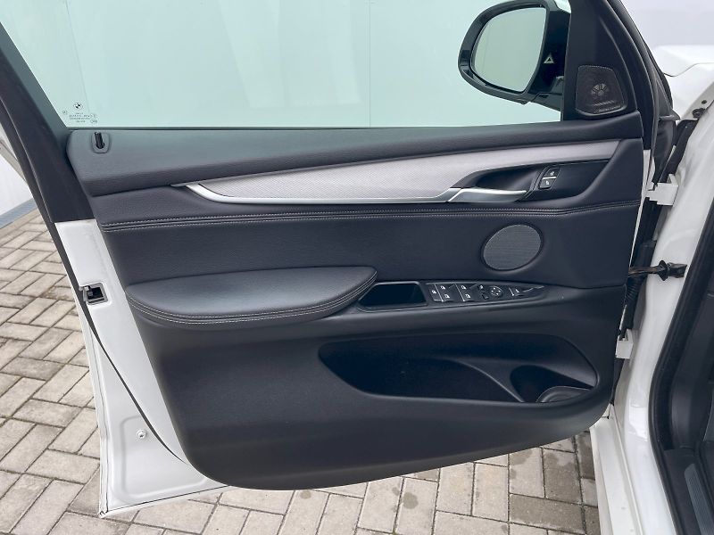 BMW X5 (2017) 3.0 / 230 kW xDrive 40d M-Pake - fotka 26 z 30