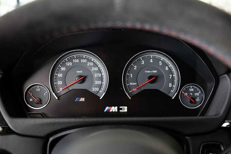 BMW M3 CS/HarmanKardon/Keramické Brzd - fotka 18 z 31