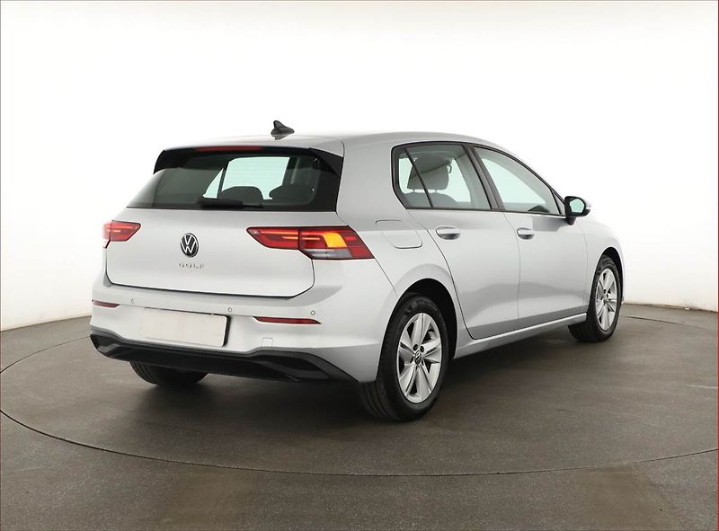 Volkswagen Golf (2020) Life 1.5 TSI, Serv.kniha - fotka 5 z 16