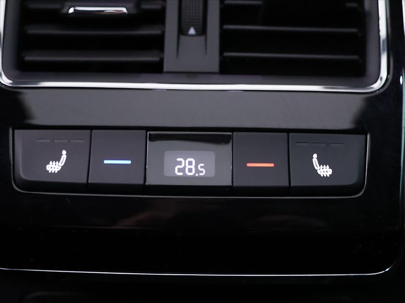 Škoda Superb 2,0 TDI 147kW 4x4 L&K DSG DPH - fotka 35 z 46