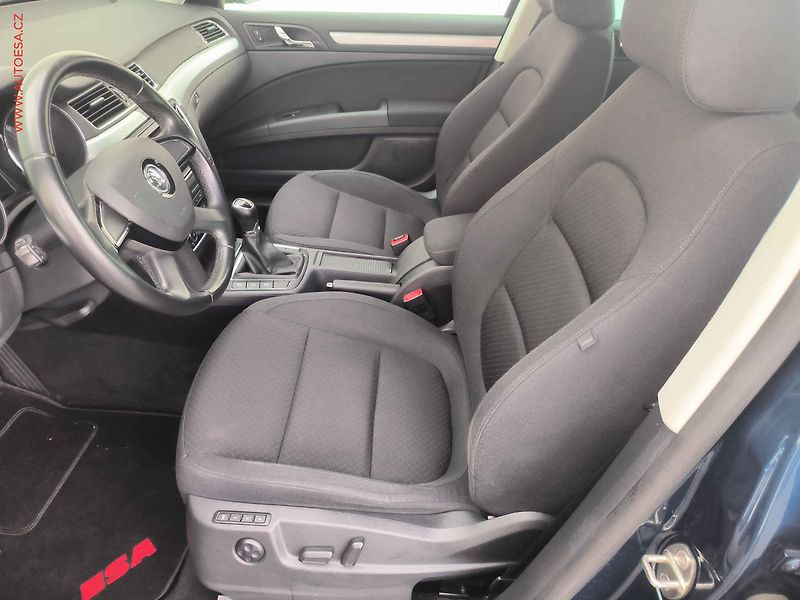 Škoda Superb (2015) 2.0 TDi, Bixenon, park.čidla - fotka 9 z 19
