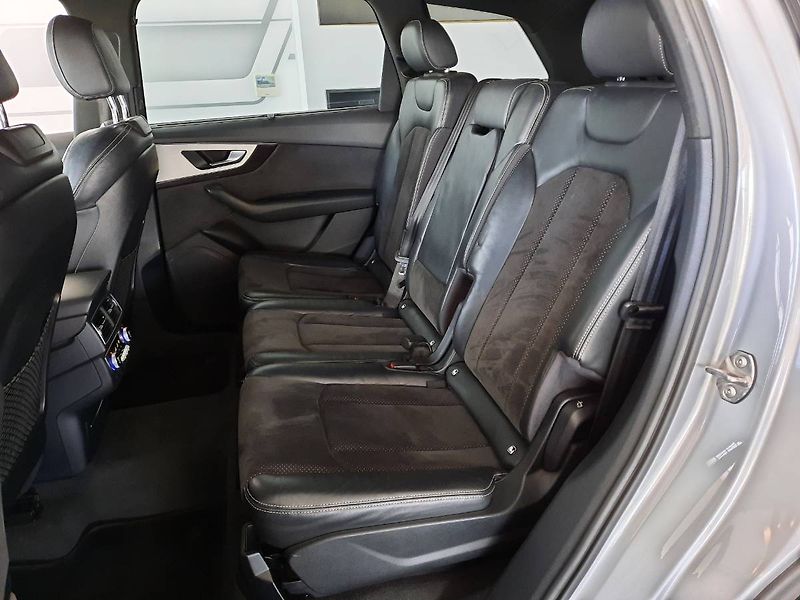 Audi SQ7 (2017) 4.0 TDI quattro (320kW/435k) T - fotka 9 z 30