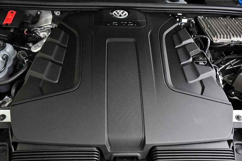 Volkswagen Touareg 3.0TDi 4MOTION ČR TAŽNÉ - fotka 35 z 35