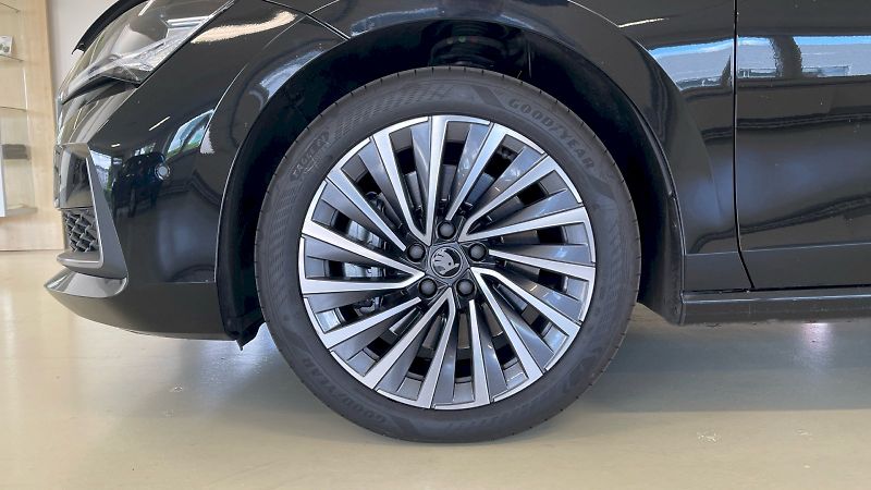 Škoda Superb (2025) Laurin&Klement 2.0TSI 195kW DS - fotka 10 z 36