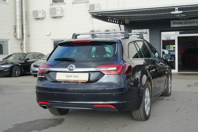 Opel Insignia - fotka 2 z 6