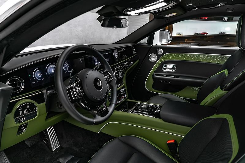 Rolls-Royce Spectre - fotka 16 z 29