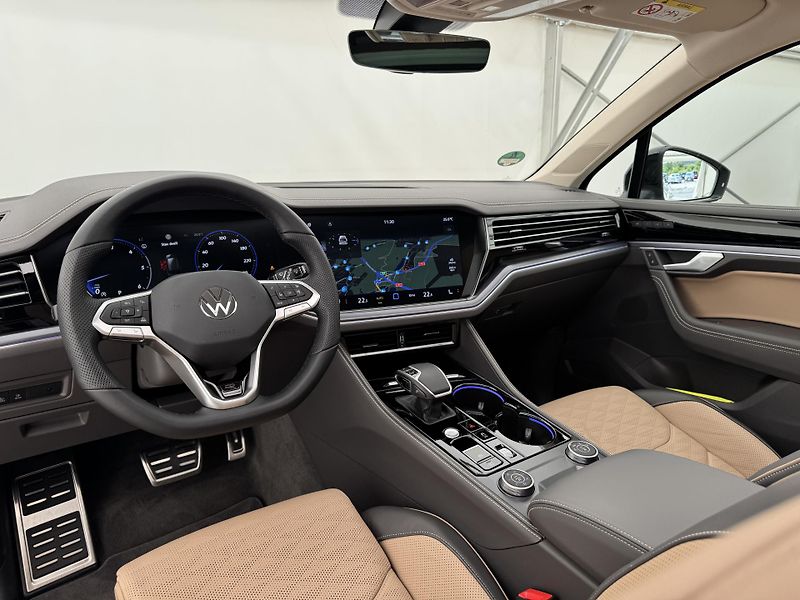 Volkswagen Touareg 3.0Tdi*1-MAJ*DPH*R-LINE*PANO* - fotka 21 z 48