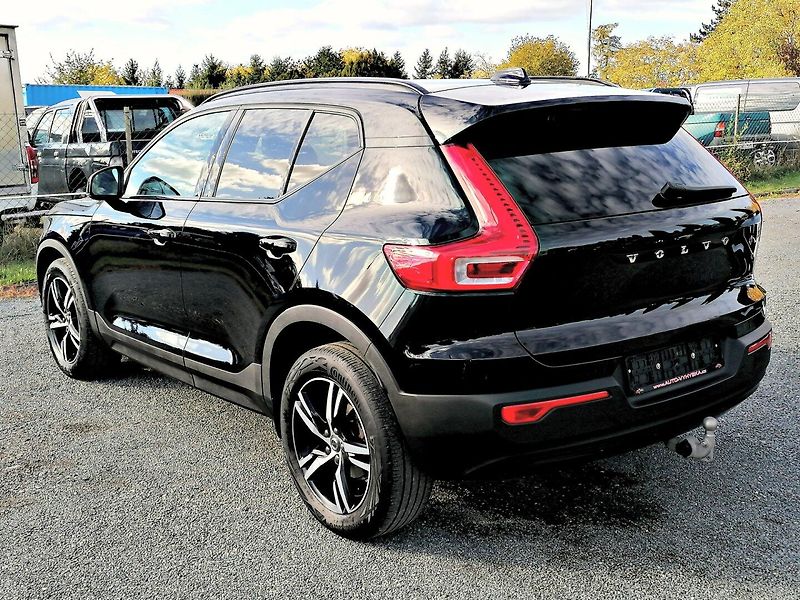 Volvo XC40 (2022) 1.5 T3 R-DESIGN Aut. - fotka 5 z 35