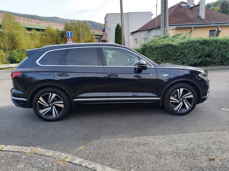 Volkswagen Touareg (2022) 3,0 TDI Individual 210 KW - fotka 5 z 40
