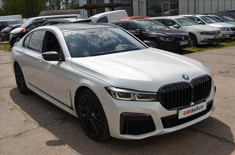 BMW Řada 7 (2019) L 740 I 3,0 - fotka 3 z 30