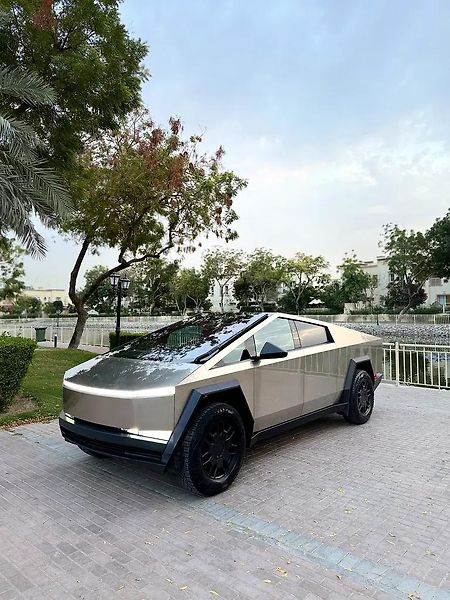 Tesla Cybertruck (2024) Jeden z prvních v ČR - fotka 7 z 18