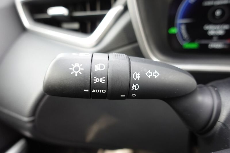 Toyota Corolla Cross 1,8 HEV Comfort Tech FWD - fotka 27 z 33