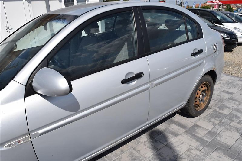 Hyundai Accent 1,4 i 71KW NOVÁ STK KLIMA - fotka 8 z 39