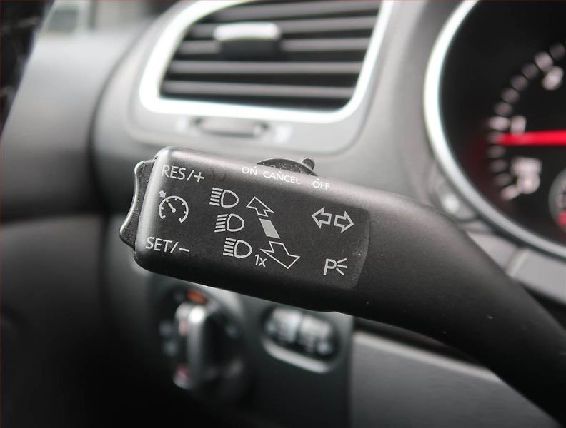 Volkswagen Golf (2012) 2.0 TDI, Automat, Navi - fotka 19 z 19