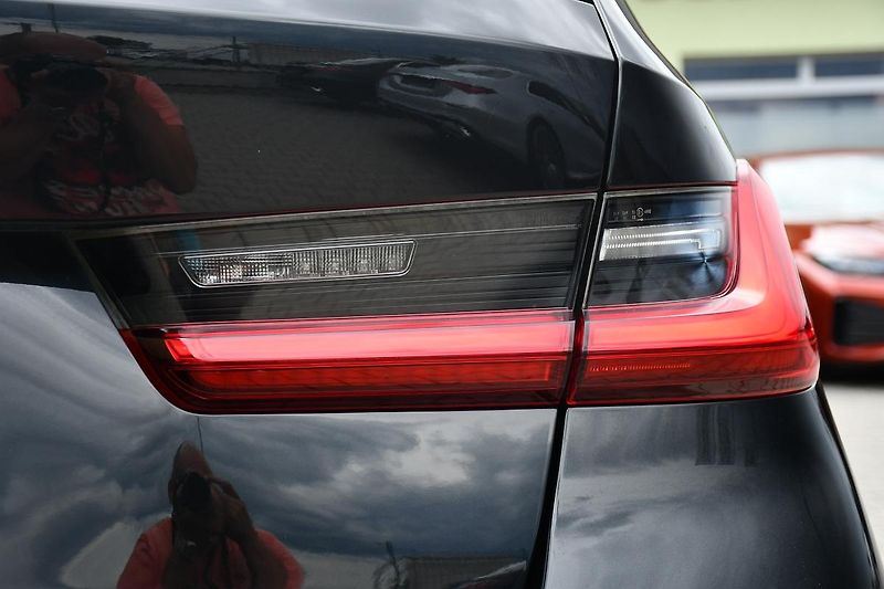BMW Řada 3 320d xDrive M-SPORT   - fotka 64 z 64