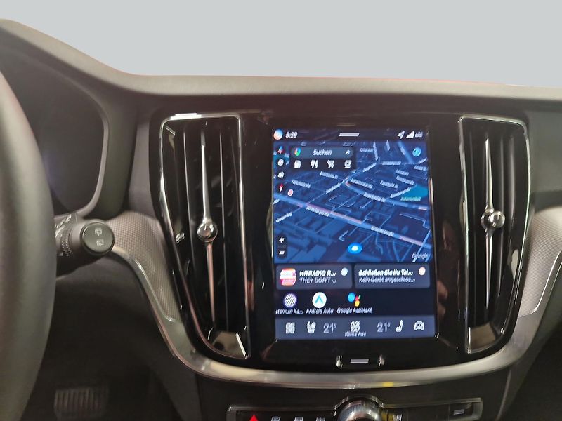 Volvo V60 B4 Plus Dark - fotka 14 z 15
