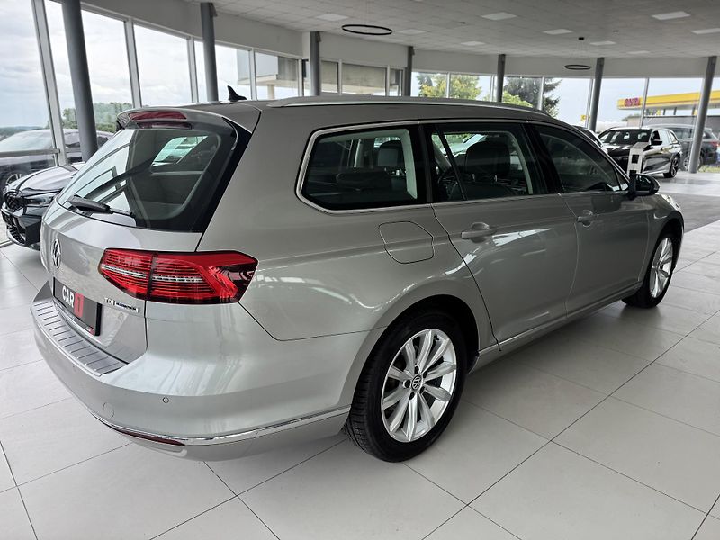 Volkswagen Passat 2,0TDI DSG*Highline*REZERVACE! - fotka 5 z 32