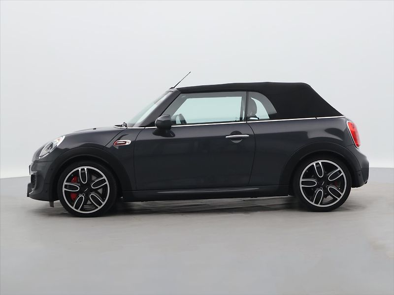 Mini Cooper 2,0 i JCW 170kW Cabrio Manual - fotka 4 z 39