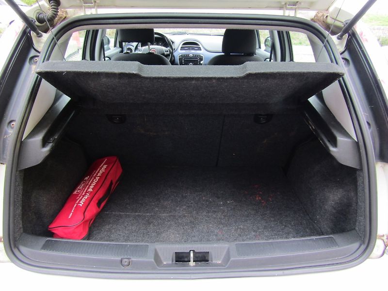 Fiat Punto (2011) 1.4I 57kW CNG - fotka 23 z 34