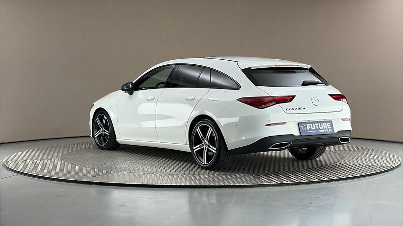 Mercedes-Benz CLA 200d AUT Shooting Brake - fotka 2 z 29