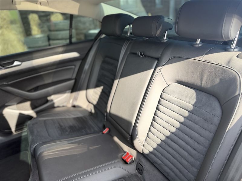 Volkswagen Passat 2,0 110kW R-LINE 93tKm ČR DPH - fotka 29 z 41