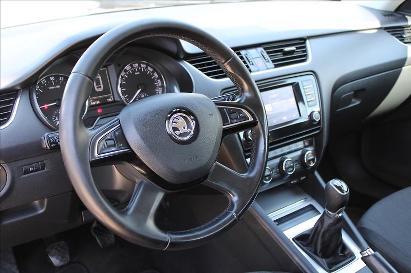 Škoda Octavia 1,6 TDI  NOVÉ V ČR,STYLE - fotka 26 z 32