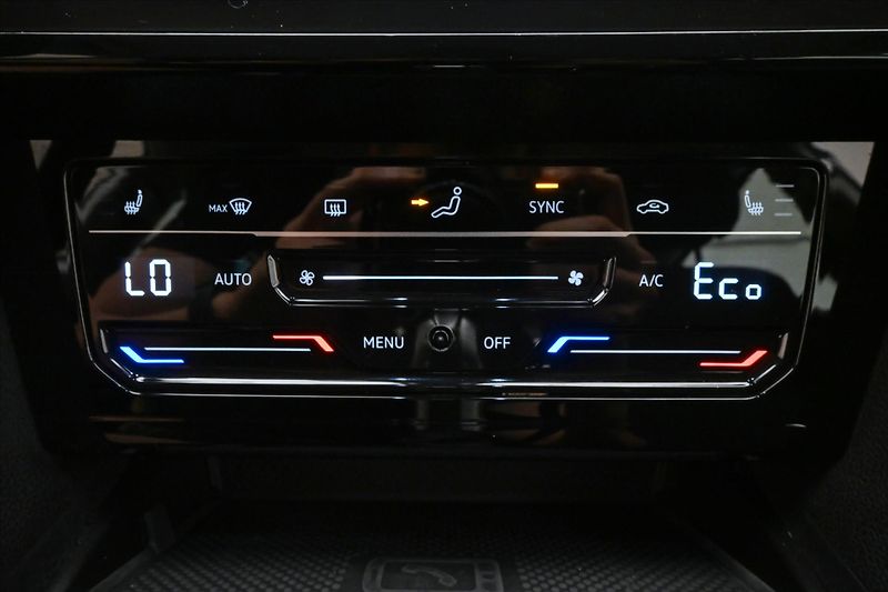 Volkswagen Passat 1,4 GTE 160 kW DSG Business Zá - fotka 20 z 32