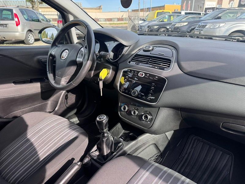 Fiat Punto (2011) 1,2i 51 KW PRVNÍ MAJITEL - fotka 38 z 42