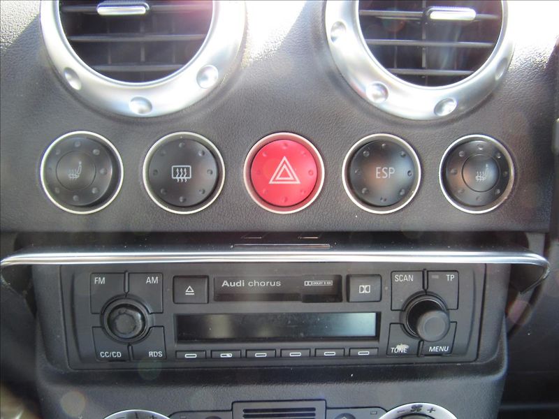 Audi TT 1,8 Turbo 110kW - fotka 16 z 26