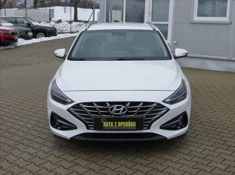 Hyundai i30 1,5 T-GDI 117kW Family Smart - fotka 2 z 26