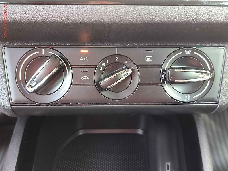 Škoda Scala (2019) 1.0 TSI, 1.maj,ČR, Ambition - fotka 15 z 20