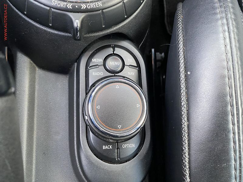 Mini Cooper S (2016) 2.0i, AT, LED - fotka 16 z 17
