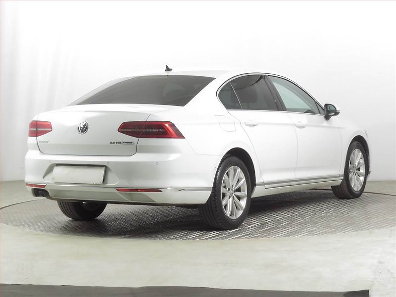 Volkswagen Passat (2017) 2.0 TDI, Automat, Navi - fotka 5 z 22