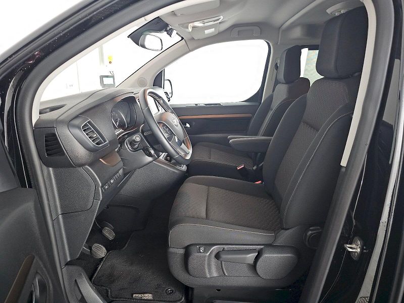 Toyota ProAce Verso (2024) 2.0D 106kW FAMILY 8S WEBASTO - fotka 6 z 35