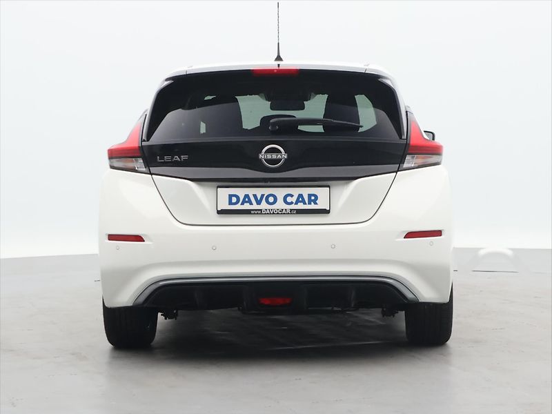 Nissan Leaf 110kW ACENTA 40kWh CZ - fotka 6 z 30
