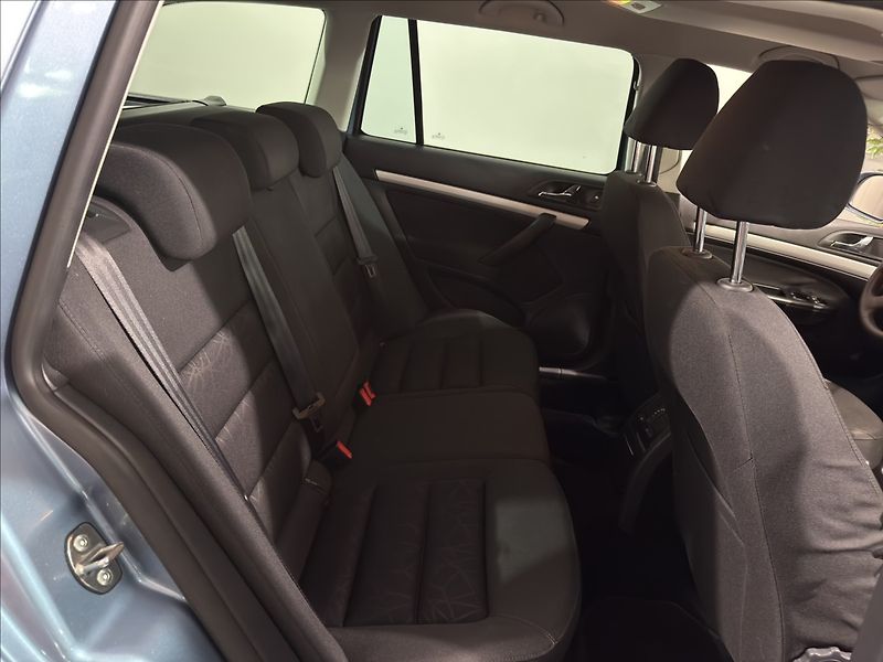 Škoda Octavia 1,4   TSI 90KW 1.MAJ FAMILY - fotka 23 z 37