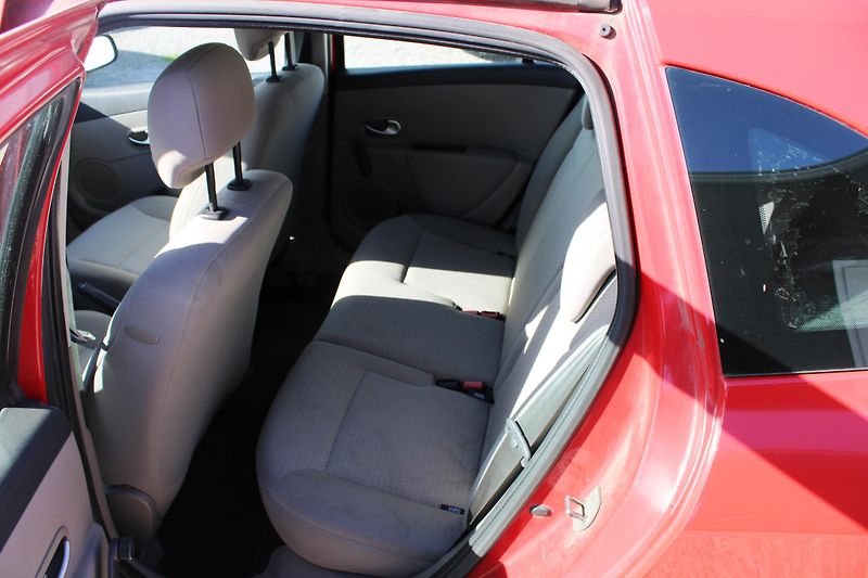 Renault Clio (2008) 1,2i KLIMA EL.OKNA TEMPOMAT - fotka 10 z 16