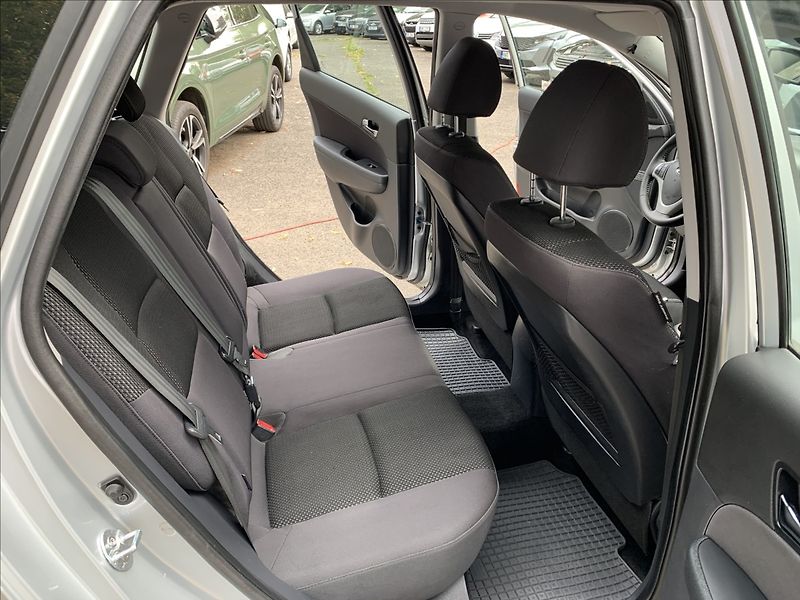 Hyundai i30 1,6 CRDI ČR - fotka 15 z 17