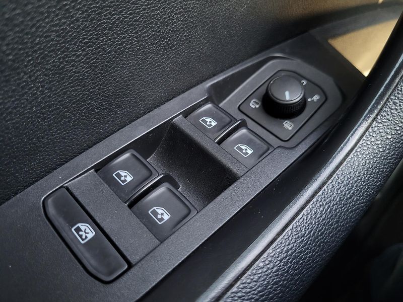 Škoda Karoq 2.0 TDi DSG 4x4 SPORTLINE - fotka 22 z 47