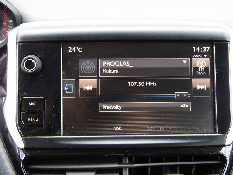 Peugeot 2008 (2016) 1.2 PT, ČR, AC, tempo, park - fotka 15 z 19