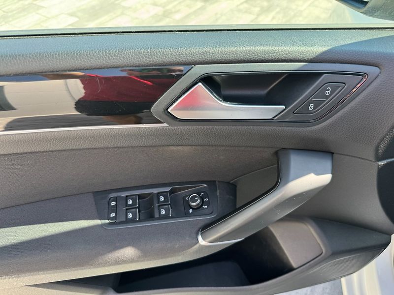 Volkswagen Touran (2017) Comfortline 2.0 TDI 110kW DSG - fotka 31 z 40