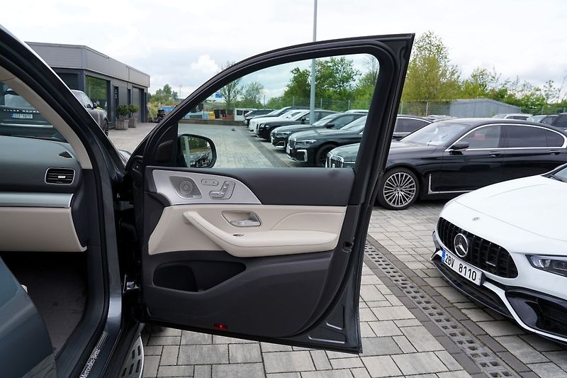 Mercedes-Benz GLE 350d 4Matic AMG/275 PS/ČR - fotka 25 z 49