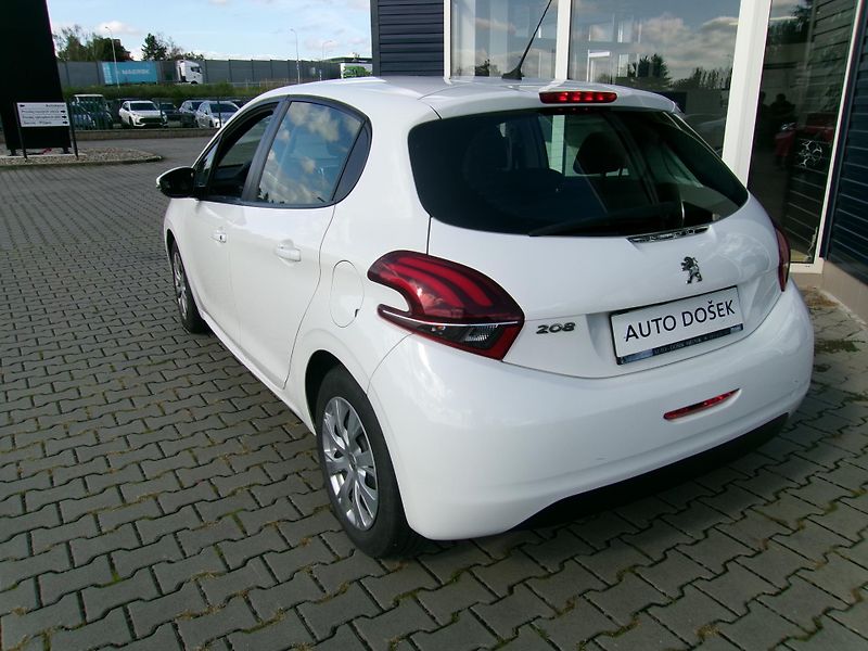 Peugeot 208 1.2 Puretech - fotka 7 z 18