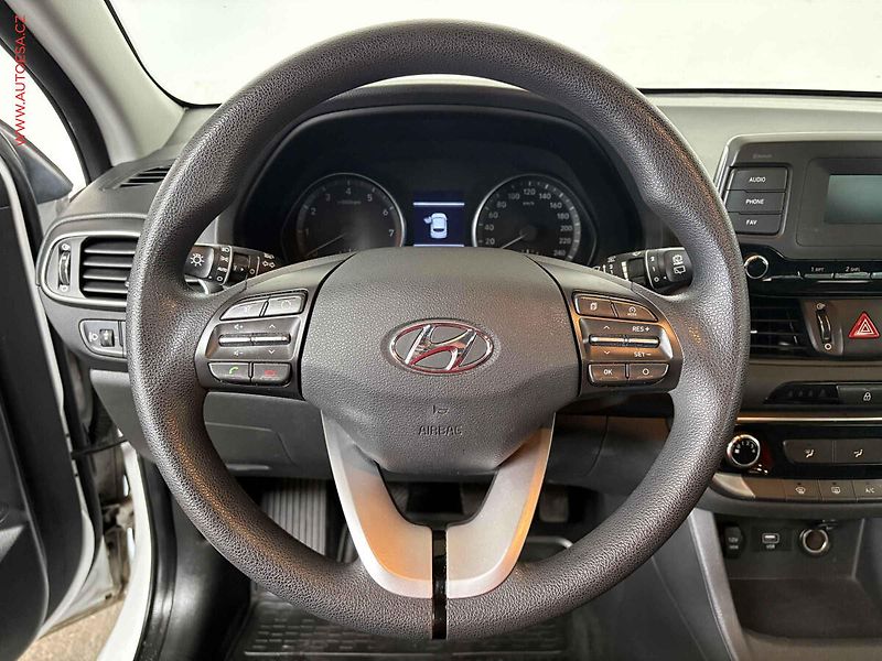 Hyundai i30 (2019) 1.4i, servis.kniha, AC - fotka 14 z 14