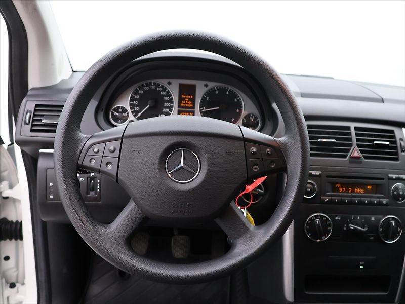 Mercedes-Benz Třídy B 1,5 160 70kW CZ Klima 82.300km - fotka 15 z 27