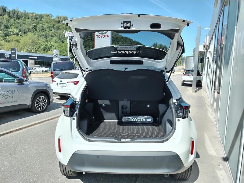 Toyota Yaris Cross 1,5 HEV e-CVT  STYLE FWD 116k - fotka 10 z 12